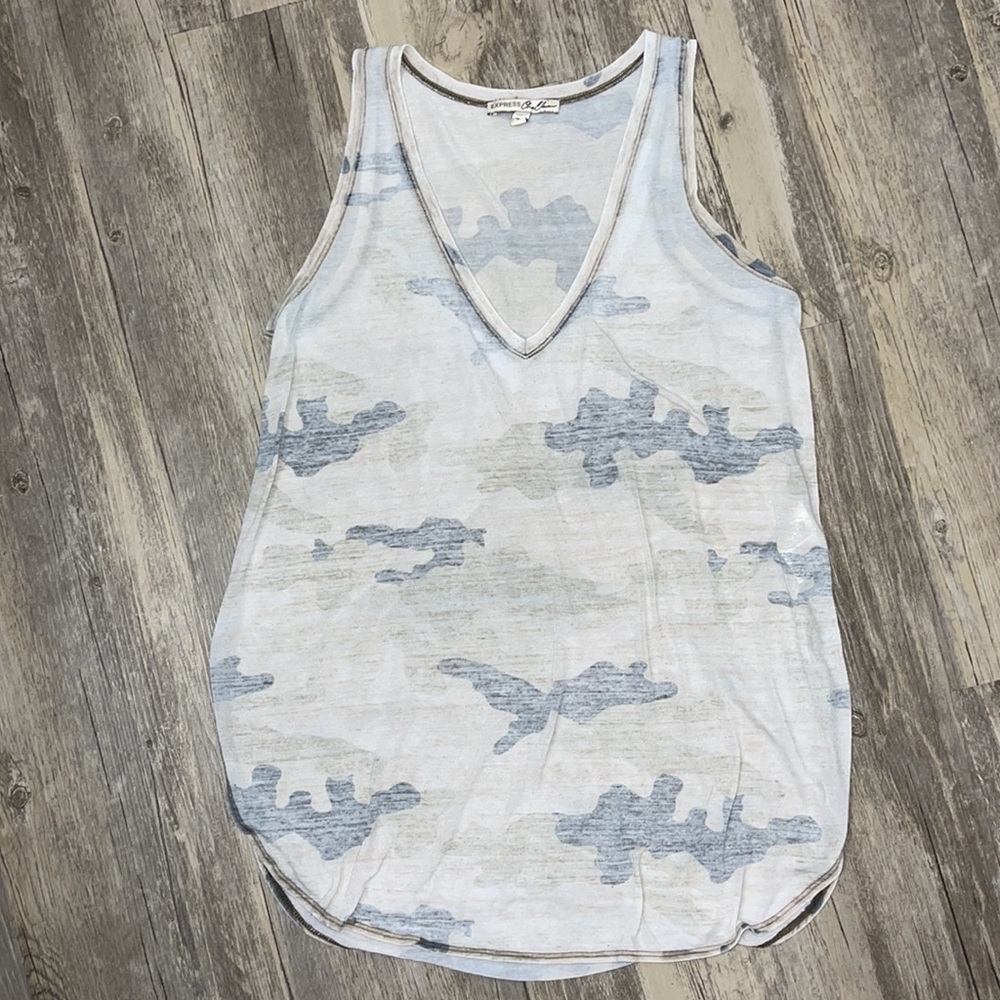 Camo V-neck Express Tank